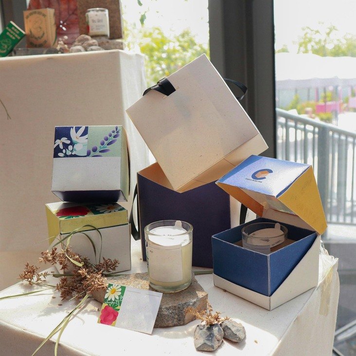 Retail boxes