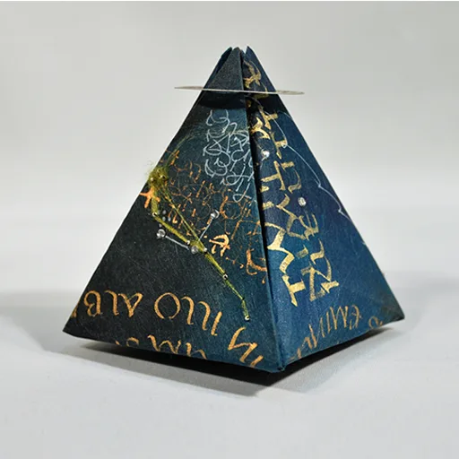 1697050184.custom-pyramid-box-designs.webp