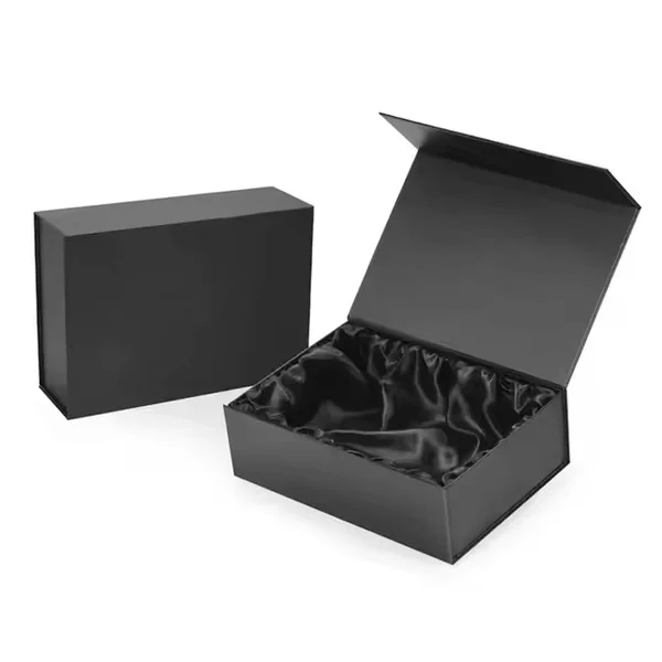 custom-luxury-apparel-boxes